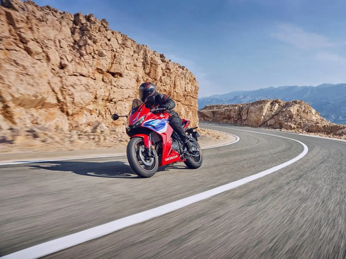 Honda CBR500R 2026-ruta
