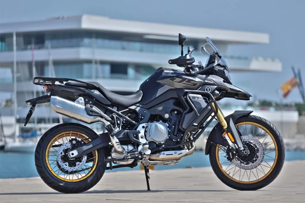 Voge 900 dsx perfil